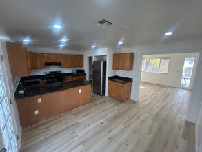 5900 Fawn Ave in Las Vegas, NV - Building Photo - Building Photo