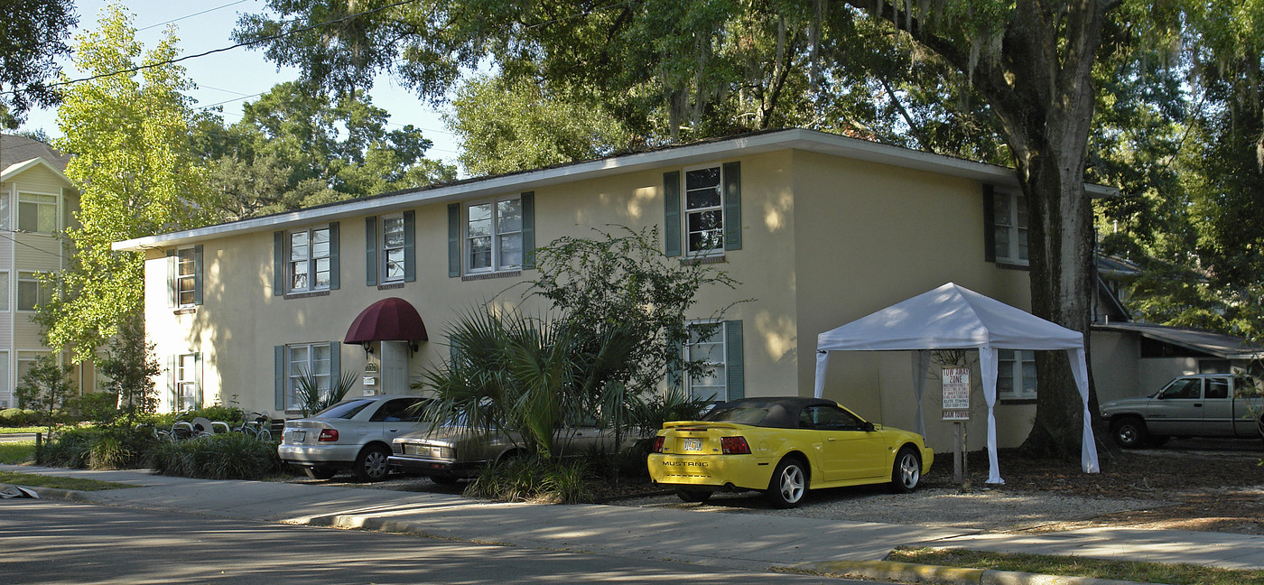 204 NW 18th St in Gainesville, FL - Building Photo