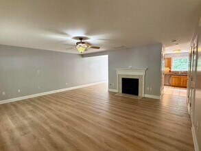 575 Oak Tree Blvd NW in Christiansburg, VA - Foto de edificio - Building Photo