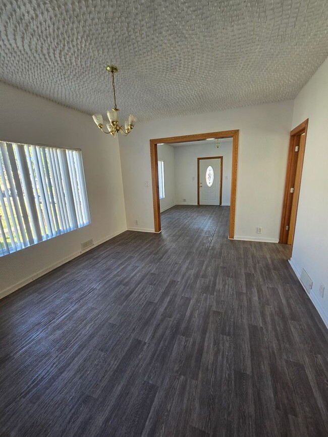 1127 Ferguson St in Rockford, IL - Building Photo - Building Photo