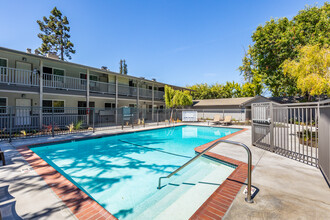 Cherryhill in Sunnyvale, CA - Foto de edificio - Building Photo