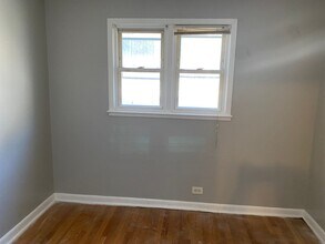 9040 S Dauphin Ave in Chicago, IL - Building Photo - Building Photo