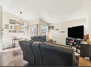 1374 Cunat Ct in Lake In The Hills, IL - Building Photo - Building Photo