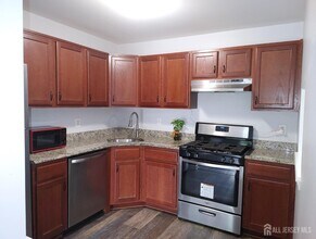 39 Dartmouth Way in North Brunswick, NJ - Building Photo - Building Photo