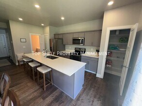 17110 Blue Sage Ln in Urbandale, IA - Building Photo - Building Photo