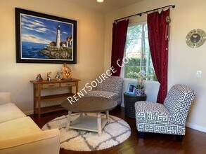 24310 Las Palmas St in Santa Clarita, CA - Building Photo - Building Photo