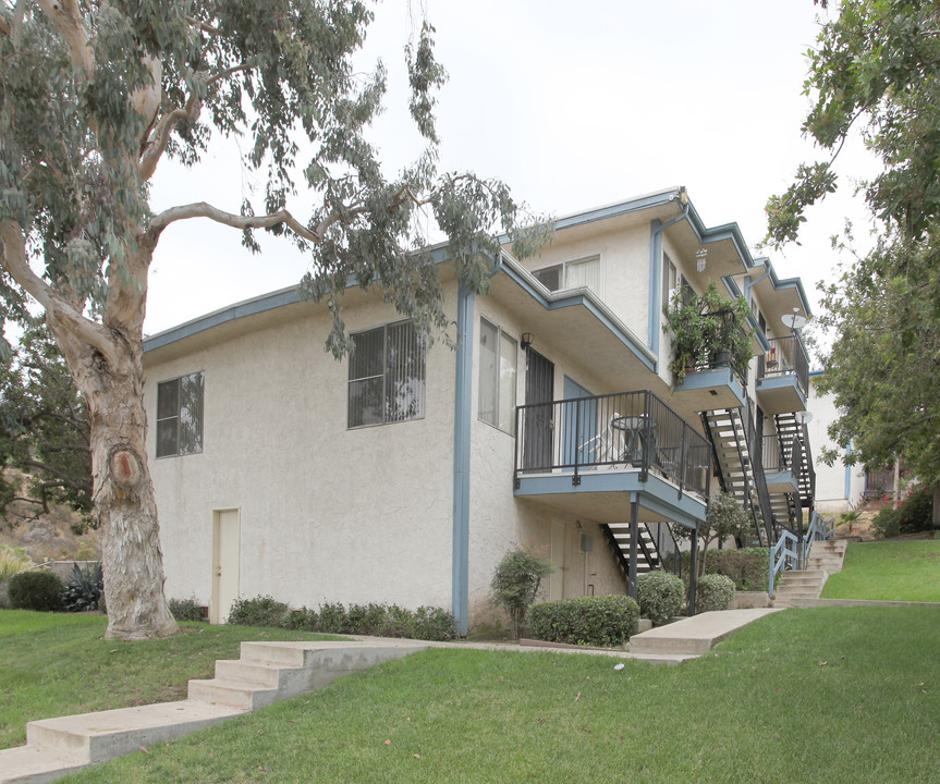 Mountain View in San Diego, CA - Building Photo