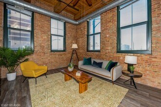 Carriage House Lofts in Chicago, IL - Foto de edificio - Building Photo