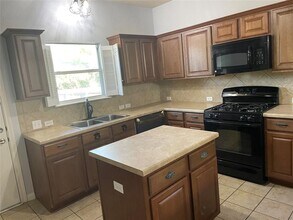 7440 Montezuma St in Austin, TX - Building Photo - Building Photo