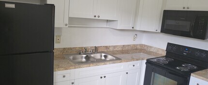 34 NW 7th Ave, Unit Apt. #2 in Dania Beach, FL - Building Photo - Building Photo