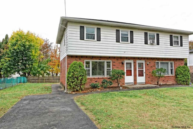238 Old Niskayuna Rd in Latham, NY - Building Photo - Building Photo