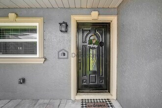7892 Sundown Dr in St. Petersburg, FL - Foto de edificio - Building Photo