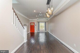 217 S Clinton St in Baltimore, MD - Foto de edificio - Building Photo