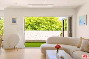 9061 Keith Ave in West Hollywood, CA - Building Photo