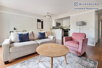 111 N Rengstorff Ave in Mountain View, CA - Foto de edificio - Building Photo