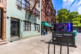 205 E 14 Street in New York, NY - Foto de edificio - Building Photo