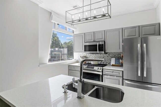 2479 Peachtree Rd in Atlanta, GA - Building Photo - Building Photo