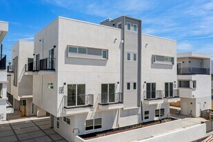10961 Calvert St in North Hollywood, CA - Building Photo
