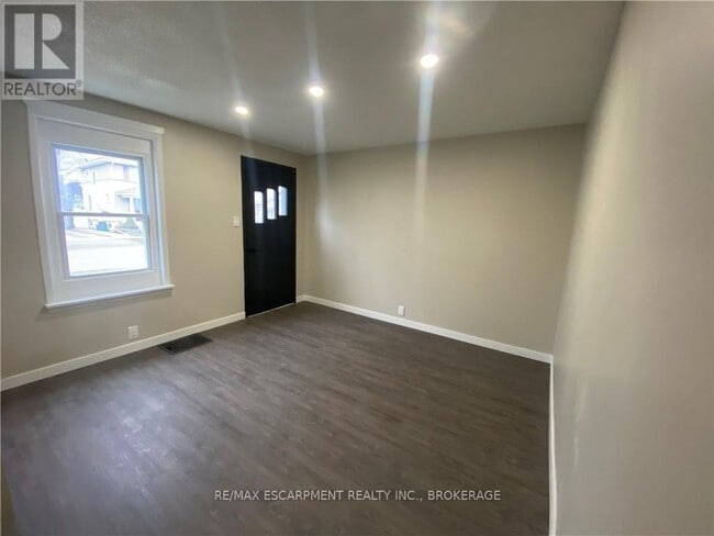 26 Dacotah St in St Catharines, ON - Building Photo - Building Photo