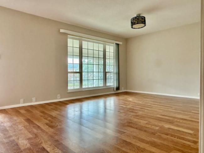 2101 Fountain View Dr