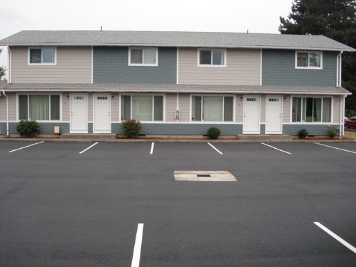 195 S 9th St in Lebanon, OR - Building Photo