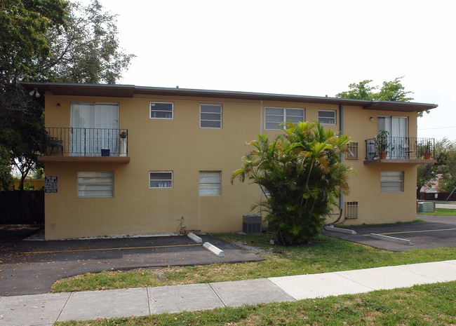 1065 NW 6th St in Miami, FL - Building Photo - Building Photo