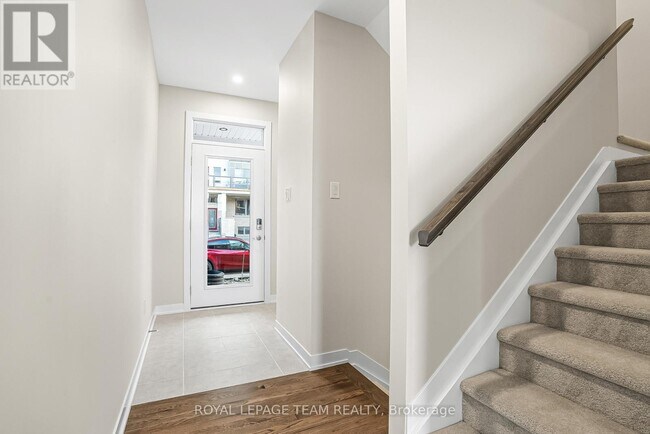 120 Beebalm Cres in Ottawa, ON - Building Photo - Building Photo