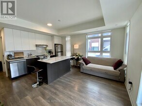 145 Canon Jackson Dr in Toronto, ON - Building Photo - Building Photo