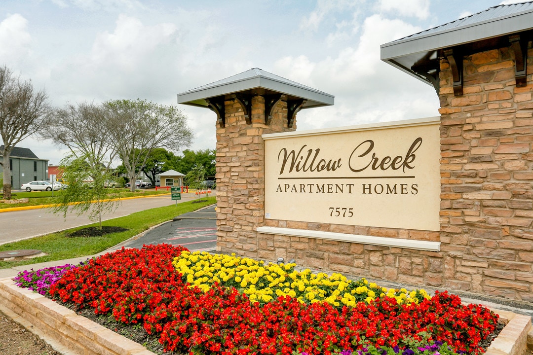 Willow Creek in Houston, TX - Foto de edificio