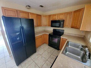 837 Del Prado Dr in Kissimmee, FL - Building Photo - Building Photo