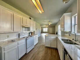 1318 James Ave in Waco, TX - Building Photo