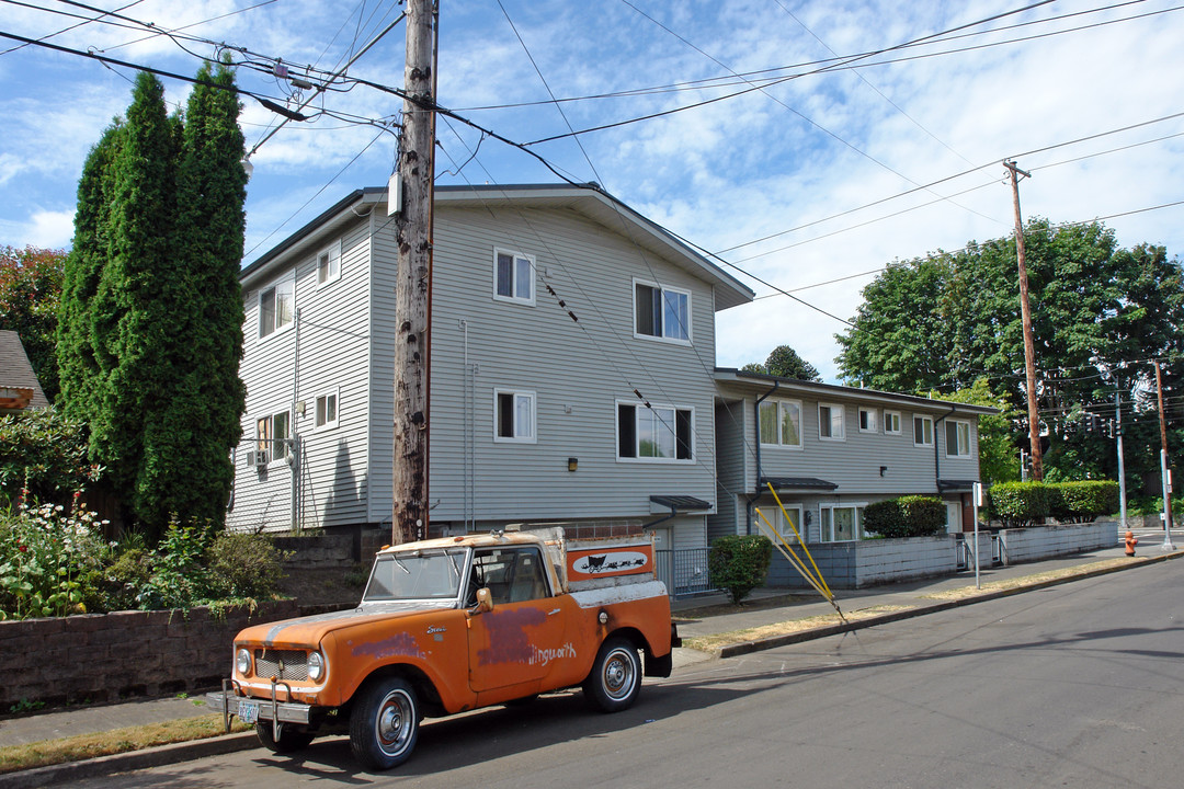 7850-7868 N Interstate Ave in Portland, OR - Foto de edificio