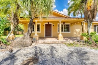 5130 SW 208th Ln in Southwest Ranches, FL - Foto de edificio - Building Photo