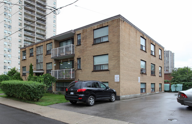 851 Briar Hill Ave in Toronto, ON - Building Photo - Primary Photo