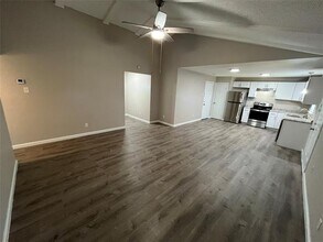 525 Oxford Park in Garland, TX - Foto de edificio - Building Photo