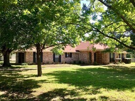 1225 Lois Ln in Kaufman, TX - Building Photo