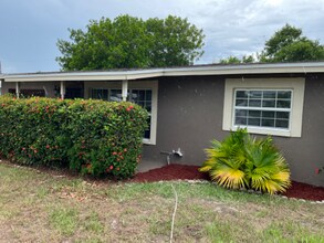 10781 57th Ave N in Seminole, FL - Building Photo - Building Photo