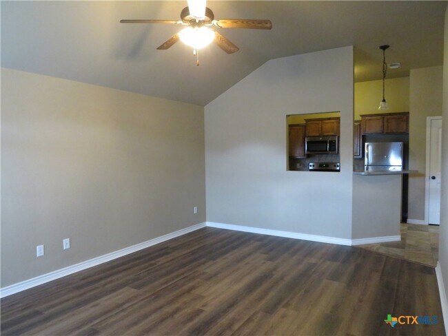 402 Sladecek Dr in Killeen, TX - Building Photo - Building Photo