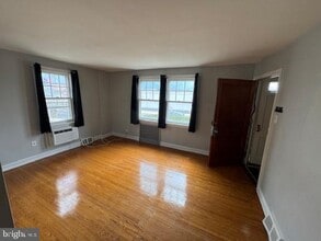 7341 Oxford Ave in Philadelphia, PA - Building Photo - Building Photo