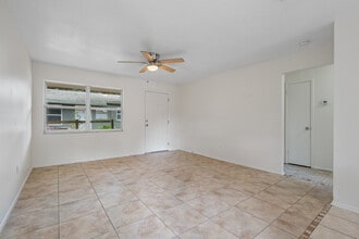 15718 Morgan St, Unit B in Clearwater, FL - Building Photo - Building Photo