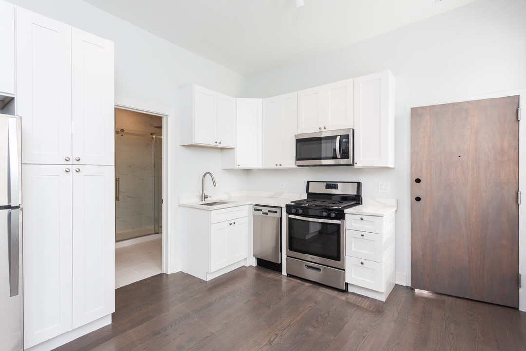 951 W Armitage Ave in Chicago, IL - Building Photo