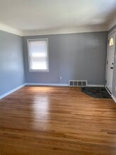 11448 Columbia in Redford, MI - Foto de edificio - Building Photo