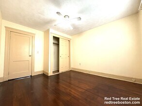 595 Fellsway W, Unit 1 in Medford, MA - Building Photo - Building Photo