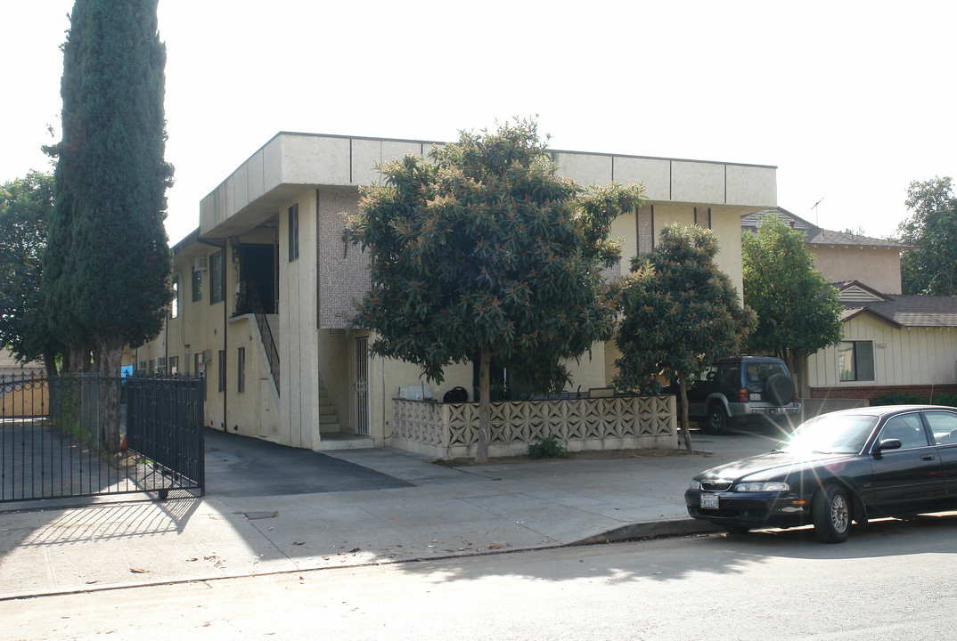 14218 Sylvan St in Van Nuys, CA - Building Photo