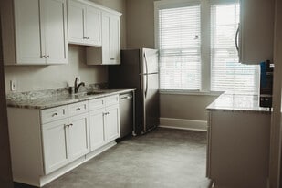 529 Washington E St, Unit Apt H in Walterboro, SC - Building Photo