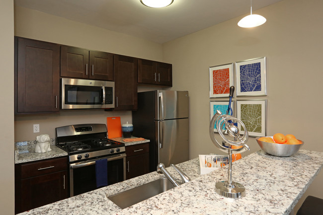 College and Crown in New Haven, CT - Building Photo - Interior Photo