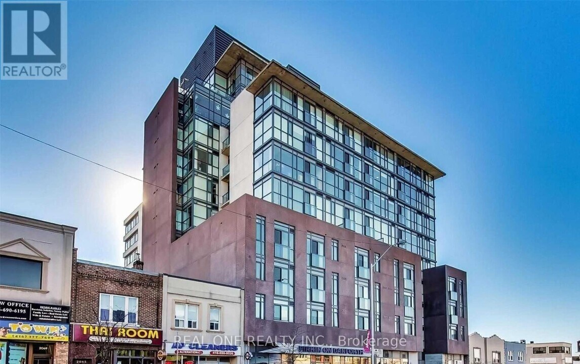 2055-2055 Danforth Ave in Toronto, ON - Building Photo