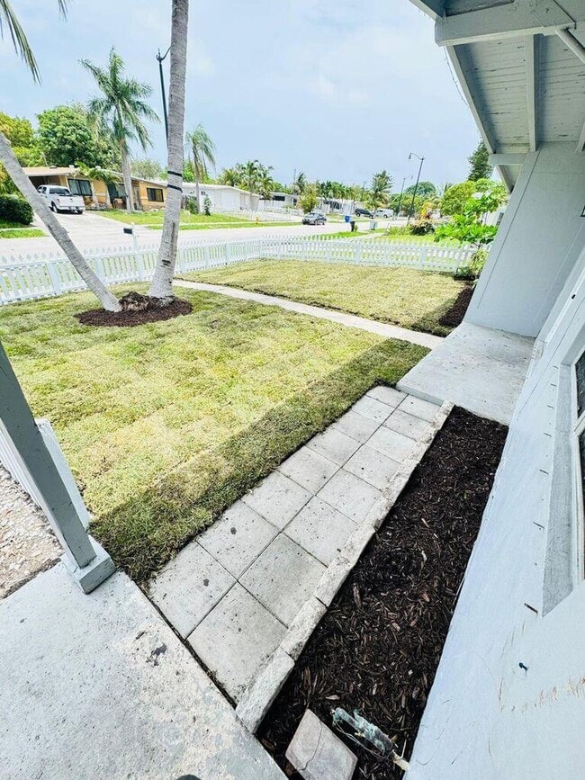 4051 NE 15th Terrace in Pompano Beach, FL - Building Photo - Building Photo