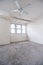 2043 W Wellington Ave, Unit #G in Chicago, IL - Building Photo - Building Photo