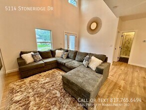 5114 Stoneridge Dr in Granbury, TX - Building Photo - Building Photo